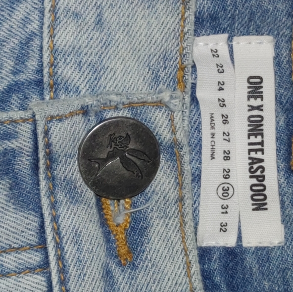 NWT ONE TEASPOON SPLATTER PAINTED BONITAS DENIM SHORTS, SIZE 30 - Picture 3 of 6